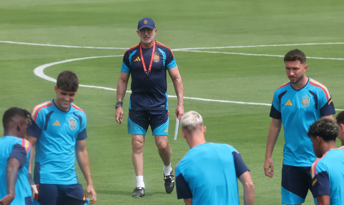 De la Fuente y Bielsa se reencuentran en duelo decisivo mundialista