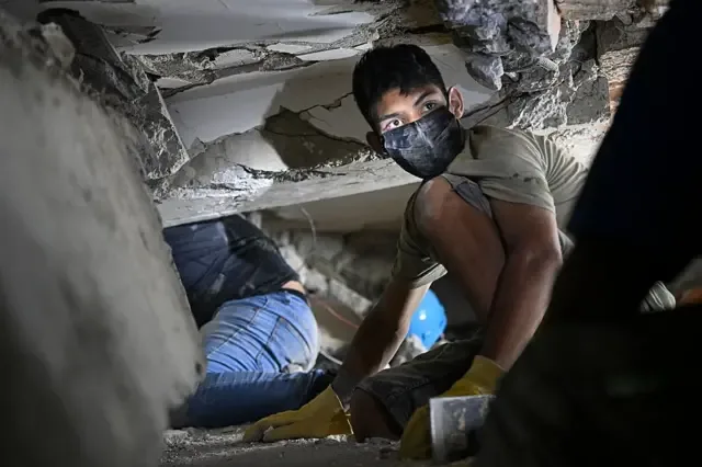 Crece la indignación en Venezuela tras sismos que dejan miles de víctimas