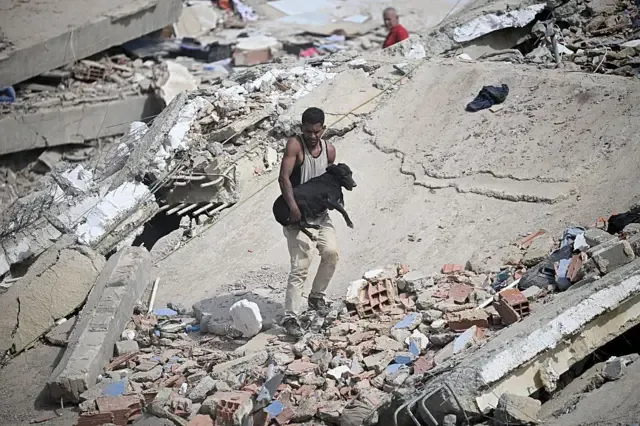 Rescate de sobrevivientes tras terremotos de gran magnitud en Venezuela