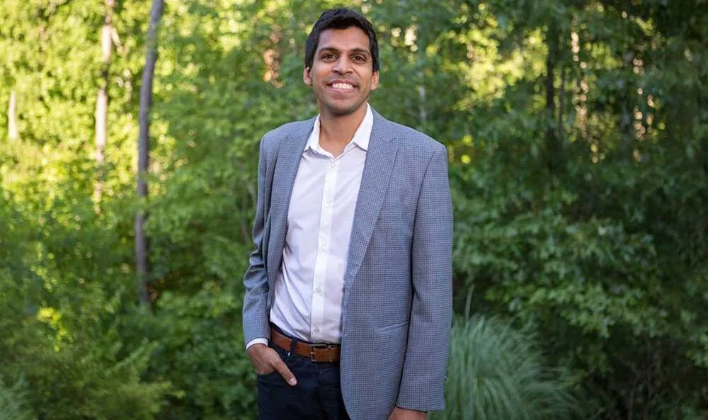 Economista de OpenAI pide calma ante temores por inteligencia artificial