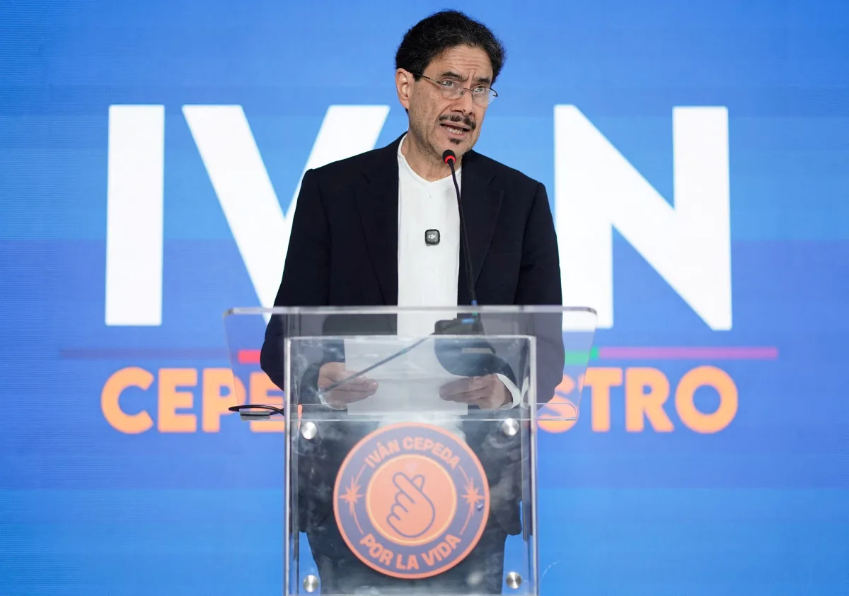 Iván Cepeda exige a De la Espriella renunciar a ciudadanía estadounidense
