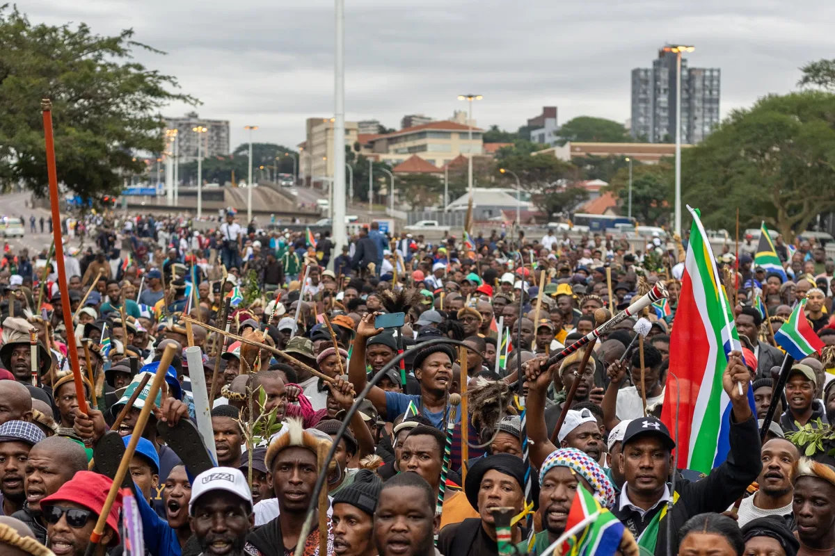 Protestas masivas contra inmigrantes sacuden diversas ciudades de Sudáfrica