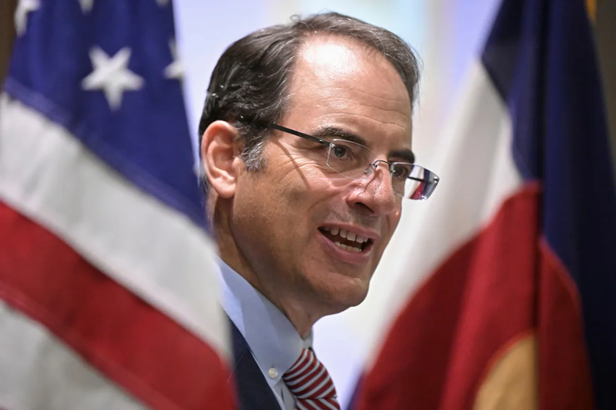 Phil Weiser asegura candidatura demócrata para la gubernatura de Colorado