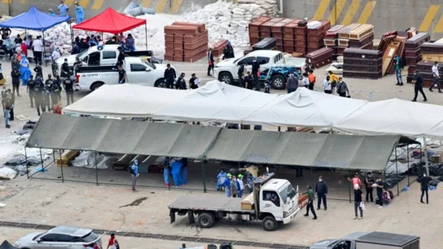 Instalaciones portuarias en La Guaira funcionan como morgue tras sismos