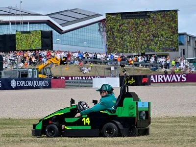 Fernando Alonso triunfa en carrera de karts de LEGO en Silverstone