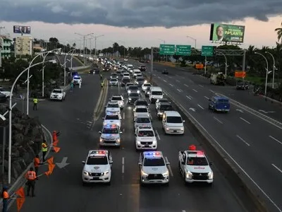 Cierre nocturno en autopista Las Américas por instalación de puente peatonal
