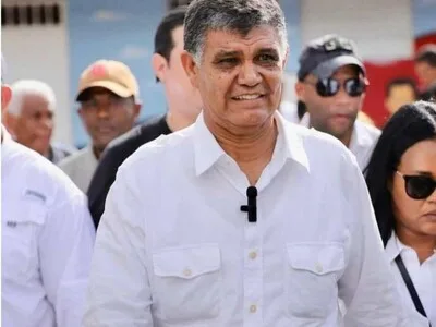 Alcalde de Santo Domingo Oeste niega intención de ausentarse por dos años