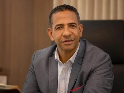 Pedro Jiménez asume dirección de comunicación estratégica en Fuerza del Pueblo