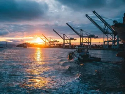 La AIE advierte incertidumbre en el mercado petrolero por tensiones geopolíticas