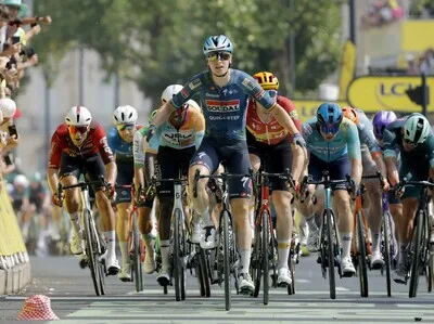 Tim Merlier triunfa en el esprint de la séptima etapa