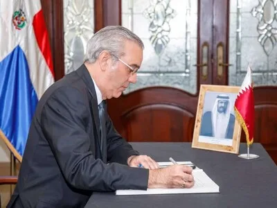 Presidente Abinader expresa condolencias por fallecimiento del ex emir de Catar