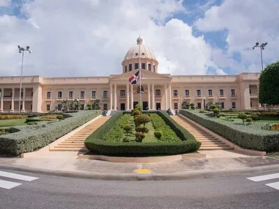 Presidente Abinader crea comisión para vigilar gestión de residuos sólidos