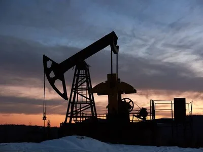 Precios del petróleo escalan por conflicto entre Irán y Estados Unidos