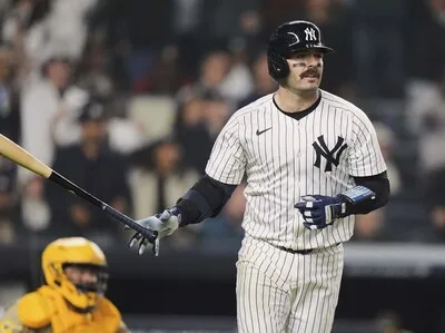 Austin Wells y Jasson Domínguez lideran victoria de Yankees ante Phillies