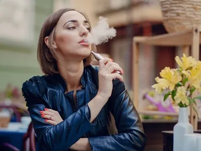 Salud Pública busca prohibir vapeo y tabaco en espacios cerrados