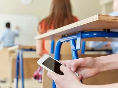 Centros educativos ajustan protocolos ante regulación de celulares del Minerd