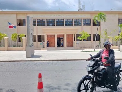 Aplazan medida de coerción contra acusada por muerte de joven higüeyana