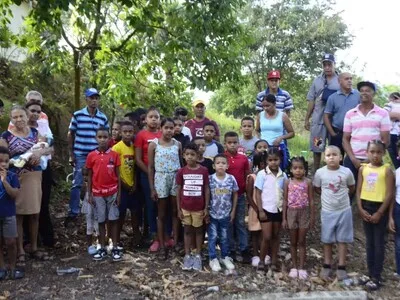 Incertidumbre educativa afecta a 90 niños en El Aguacate, Santiago