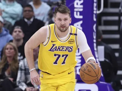 Lakers alcanzan valoración récord de 12,500 millones tras acuerdo de venta