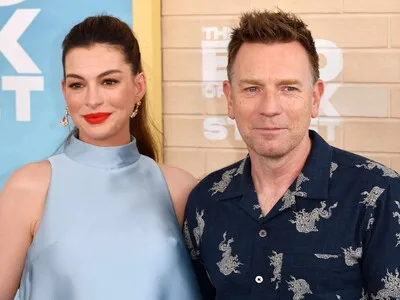 Anne Hathaway y Ewan McGregor protagonizan El final de la calle Oak
