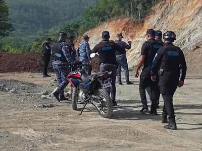 Hallan cuerpo calcinado junto a vehículo incendiado en mina de La Vega