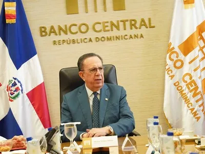 Luis Abinader ratifica a Valdez Albizu en el Banco Central