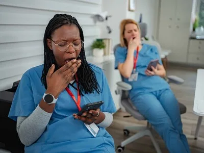 La ciencia detrás del contagio involuntario de los bostezos