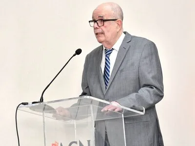 Roberto Cassá rechaza críticas de la ADP sobre libros de Historia