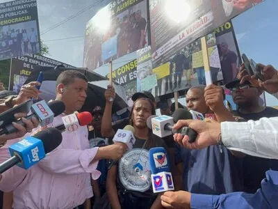 Protestas marcan inicio del año escolar 2026-2027 en centro educativo