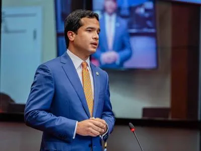 Omar Fernández advierte sobre incremento de estudiantes haitianos en escuelas públicas