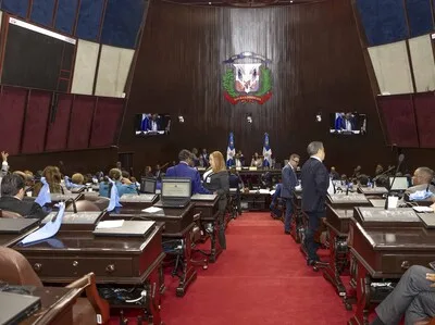 Cámara de Diputados reestructura comisiones entre tensiones políticas