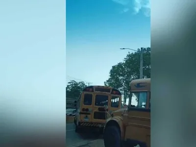 Denuncian maniobras peligrosas de autobuses en autopista de San Isidro