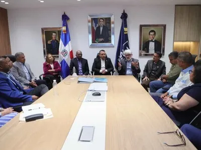 Julio César Landrón aborda mortalidad materna neonatal