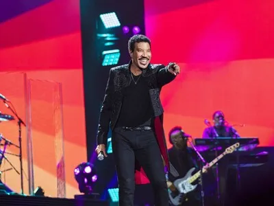 Lionel Richie es hospitalizado tras finalizar su concierto en St. Louis