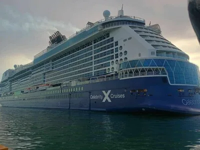 Crucero Celebrity Beyond arriba a terminal turística de Taíno Bay