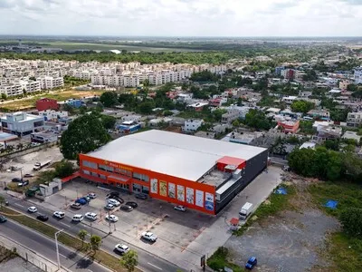 Comerciantes piden regular expansión de establecimientos de origen chino en el país