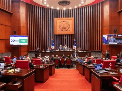 Senadores piden a la ADP garantizar docencia ante reducción de horarios