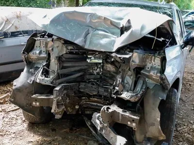 Accidente vial en Santiago deja cuatro heridos y postes eléctricos derribados