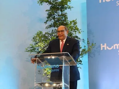 Mescyt exhorta al sector privado a financiar becas e investigación universitaria