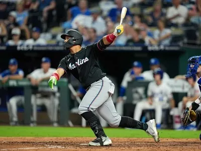 Reales de Kansas City evitan la barrida ante los Marlins