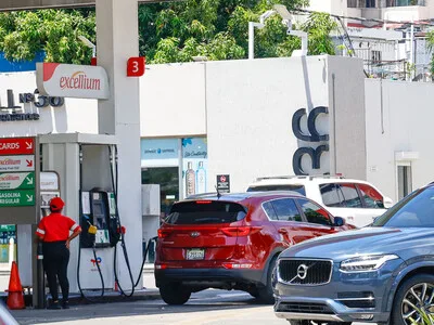 Gobierno mantiene congelados precios de combustibles principales para la próxima semana