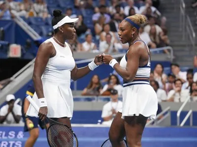 Serena y Venus Williams caen en su regreso al Abierto estadounidense