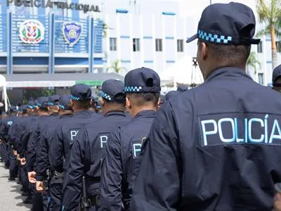 Policía busca armas robadas a agentes en Santiago tras tres incidentes