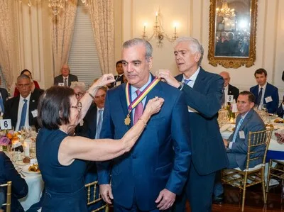 Americas Society distingue al presidente Luis Abinader con el Gold Insigne