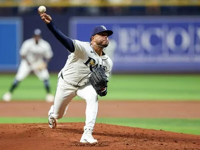 Freddy Peralta lidera blanqueada de Tampa Bay ante los Phillies
