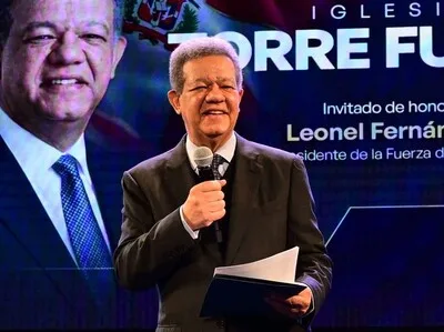 Leonel Fernández resalta importancia de las iglesias en el desarrollo social