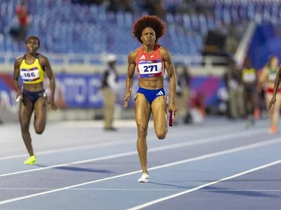 Atleta dominicana Estrella De Aza vendió su vehículo para financiar su preparación