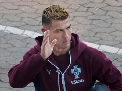 Bruno Fernandes pide unidad nacional tras salida de Cristiano Ronaldo