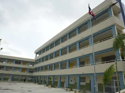 Abinader inaugura centros educativos en Santiago y techado en San José