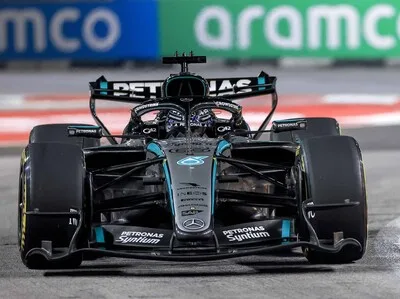 George Russell lidera los entrenamientos libres en el Gran Premio de Singapur